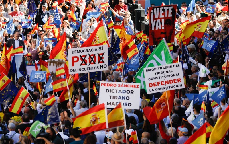 Spania: premierul Sánchez, gata de un nou mandat, după un criticat acord de amnistie catalană. Cum a apărut cazul România-Dragnea în dezbatere