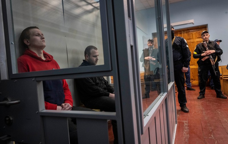 Alți doi soldați ruși sunt judecați pentru crime de război. În fața instanței, și-au recunoscut vinovăția. „Complet vinovat”