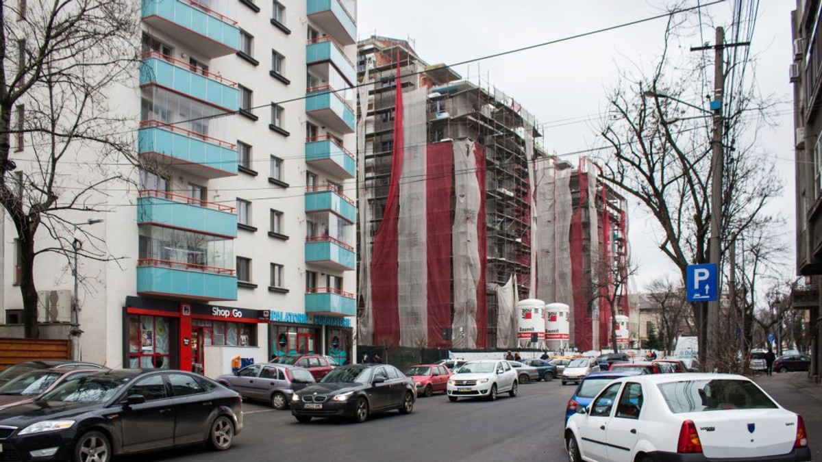 VIDEO Zeci de blocuri din cinci sectoare ale Capitalei, fără apă caldă și căldură. Nicușor Dan: „Ne este frică să nu crape rețeaua”