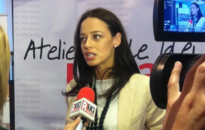 Ce nu face Andreea Raicu pe Facebook?