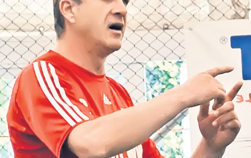 S-a întors pe teren şi Emil Săndoi!