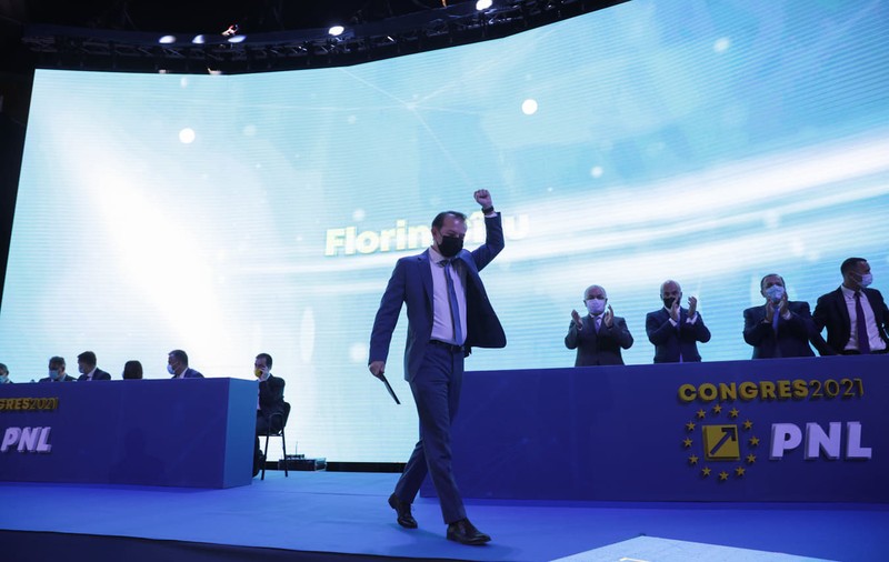 Florin Cîțu este noul președinte al PNL. L-a învins pe Ludovic Orban la o diferență de aproape 1.000 de voturi