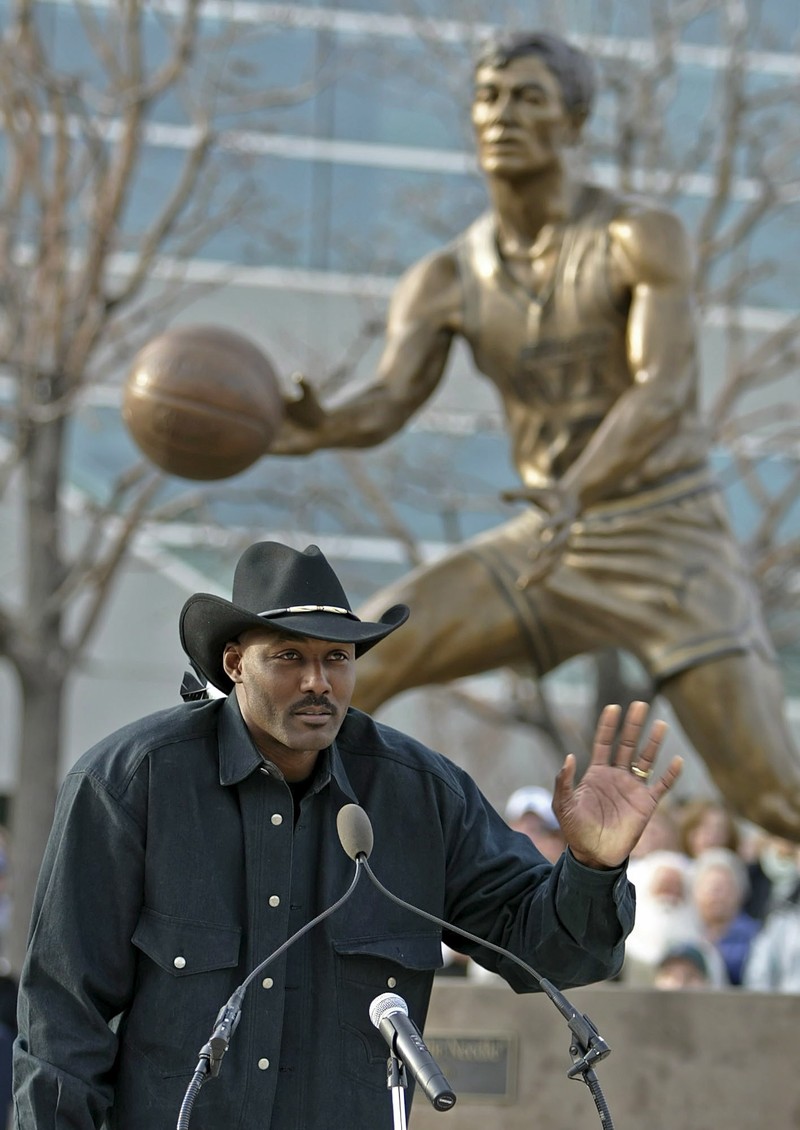 epa00675824 Karl Malone, former star of the Utah Jazz talks to a crowd with a statue of former teammate John Stockton behind him outside the Delta Center in Salt Lake City, before a ceremony to retire his jersey on Thursday, 23 March 2006. Malone played 19 years in the NBA, 18 of them in Utah. EPA/GEORGE FREY