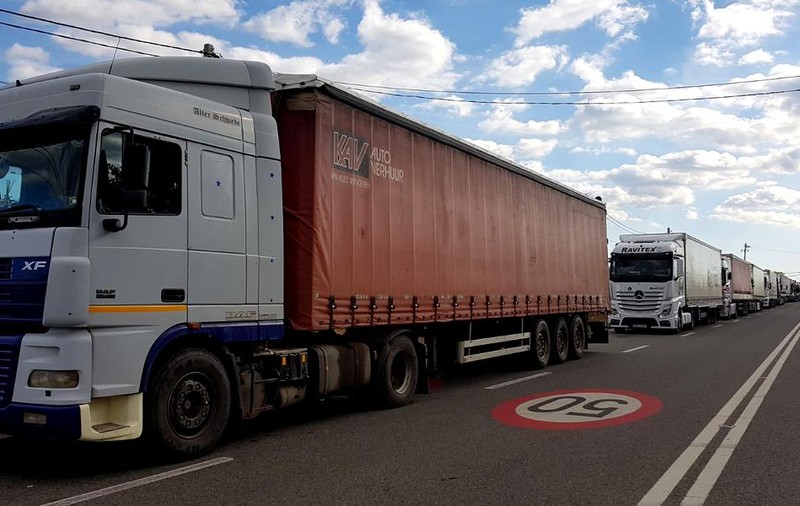 Transportatorii români vor protesta la Bruxelles. UE vrea să restricționeze transportul de marfă, la presiunea Germaniei și Franței