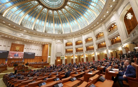 Ce s-a întâmplat cu leul la moțiunile de cenzură care au dărâmat guverne în România