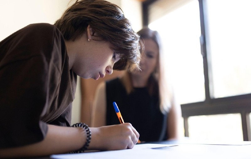 O profesoară de Limba română a rezolvat subiectele de la Evaluarea Națională 2025: „Sunt prea ușoare”