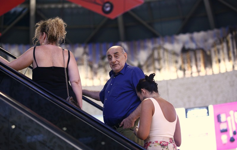 Viorel Lis, la plimbare în mall alături de Oana. Cum arată după ce a avut mai multe probleme de sănătate