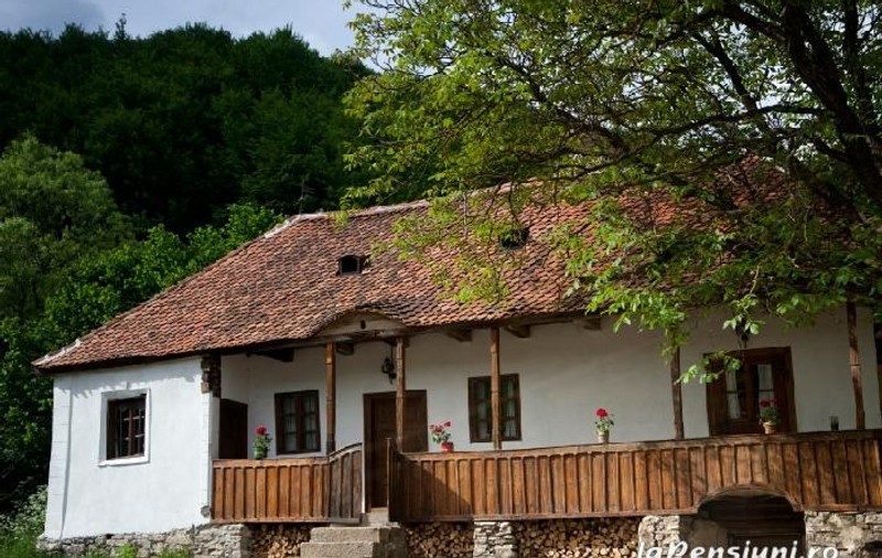 Cât costă o noapte de cazare în casa de vacanță a Prințului Charles, din județul Covasna