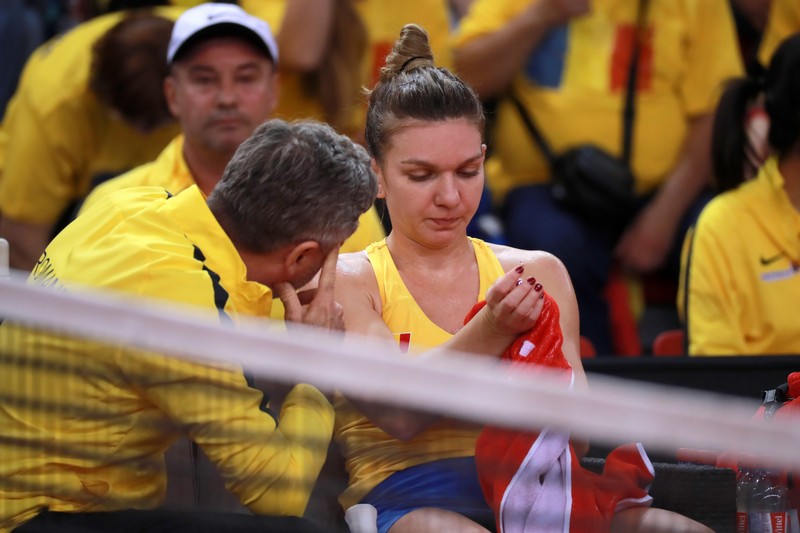 epa07517407 Romania headcoach Florin Segarceanu and Simona Halep of Romania speak during the Fed Cup World Group, Semi Final between France and Romania, in Rouen, France, 20 April 2019 EPA-EFE/CHRISTOPHE PETIT TESSON