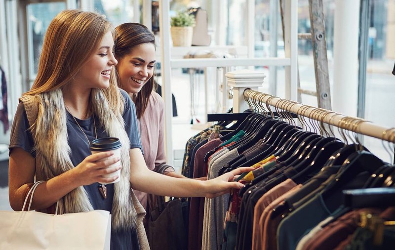 Românii, printre cei mai înnebuniți europeni de oferte și promoții online, dar deloc fideli unui brand