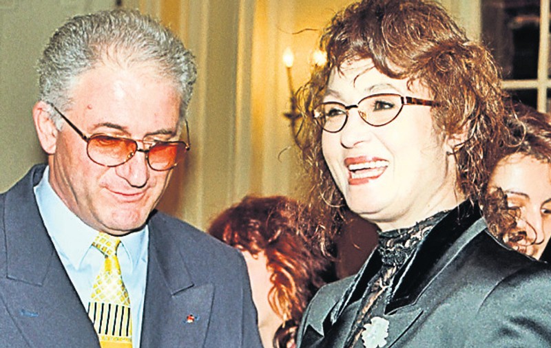 Exclusiv | Angela Similea nu renunţă la viaţa de lux. Tanti Angela: «Are bucătărese, menajeră şi administrator»