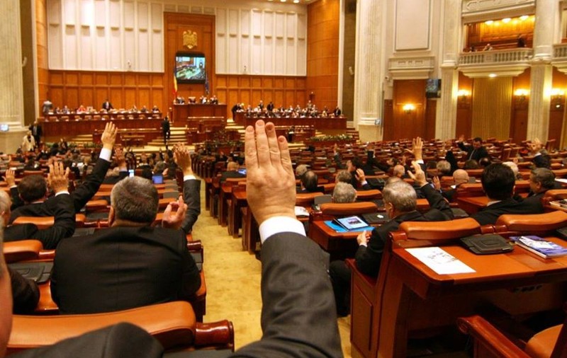 Majoritatea PSD-ALDE atârnă de un fir de ață. Ce voturi ar putea pierde PSD în Parlament după excluderea lui Adrian Țuțuianu și Marian Neacșu