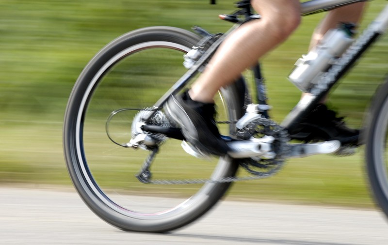 Un biciclist care a ajuns la spital după ce a căzut în șanț s-a ales și cu dosar penal, în Neamț