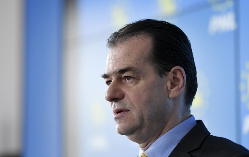 Ludovic Orban a achitat două amenzi în valoare de 3.000 de lei, pentru că a fumat şi nu a purtat masca la birou. Alți 4 membri ai Executivului, amendați