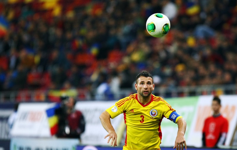 ”Nu ştiu când îmi voi încheia cariera. Mi-ar plăcea să joc cu naţionala României la Euro 2020, la Bucureşti” - Răzvan Raţ, internaţional român în vârstă de 33 de ani