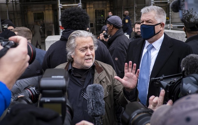 Steve Bannon, fostul consilier al lui Trump, s-a predat la sediul FBI din Washington. Pentru ce a fost inculpat