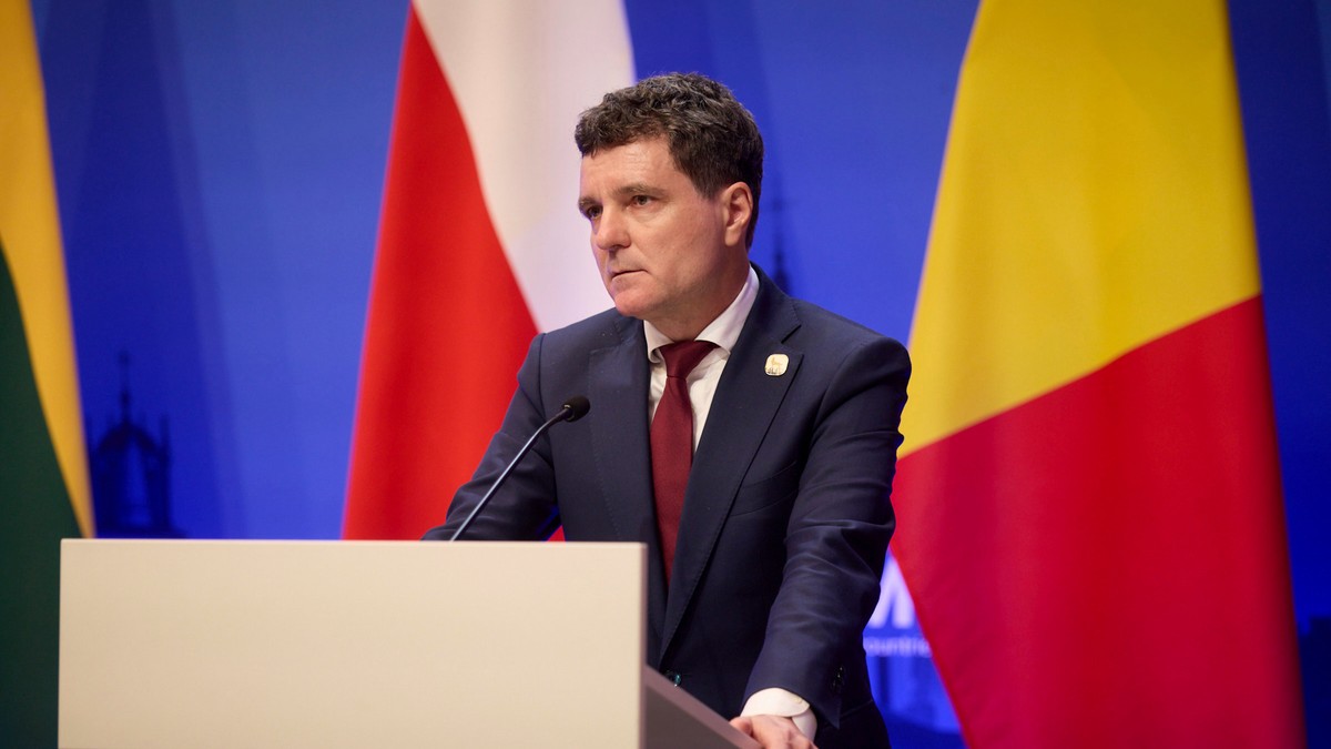 Nicușor Dan surprins în timpul summitului B9 de la Vilnius, care s-a desfășurat luni, 2 iunie