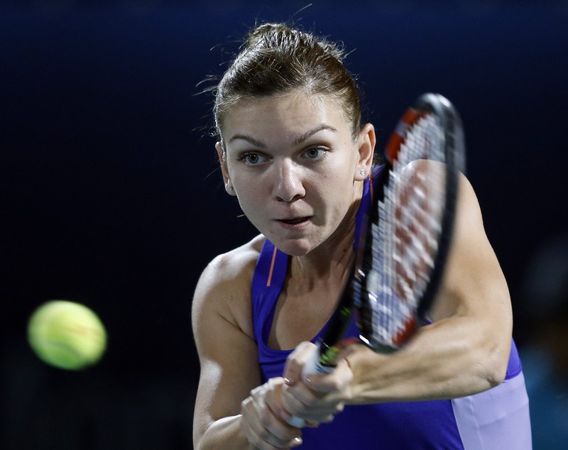 Concentrare, cuvântul de ordine la Dubai! Cum a trăit Simona Halep meciul cu Daniela Hantuchova / GALERIE FOTO