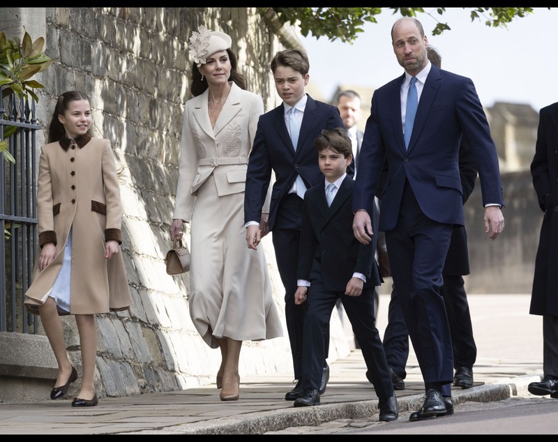 Imagini cu Kate Middleton și prințul William alături de cei trei copii la slujba de Paște. Ce ținută a purtat prințesa de Wales