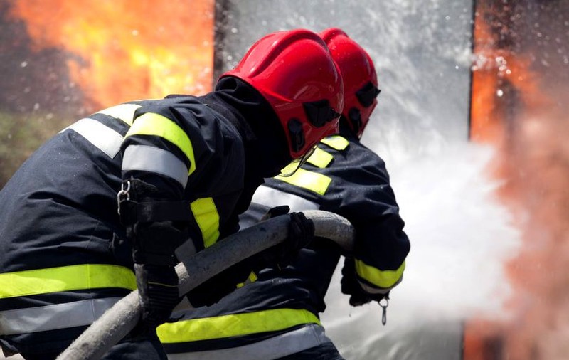 O femeie din Târgu Mureş a murit într-un incendiu care i-a mistuit casa
