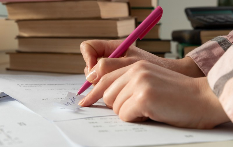Simulare Evaluare Națională 2025: Elevii de clasa a VIII-a susțin proba la Matematică