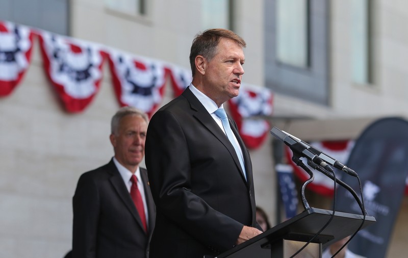 Președintele Iohannis, mesaj de condoleanțe, după atentatul din New York: Terorismul nu poate fi prin nimic justificat