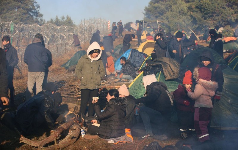 „Sponsorul este Putin”: Polonia acuză Kremlinul pentru criza migranților de la granița cu Belarusul