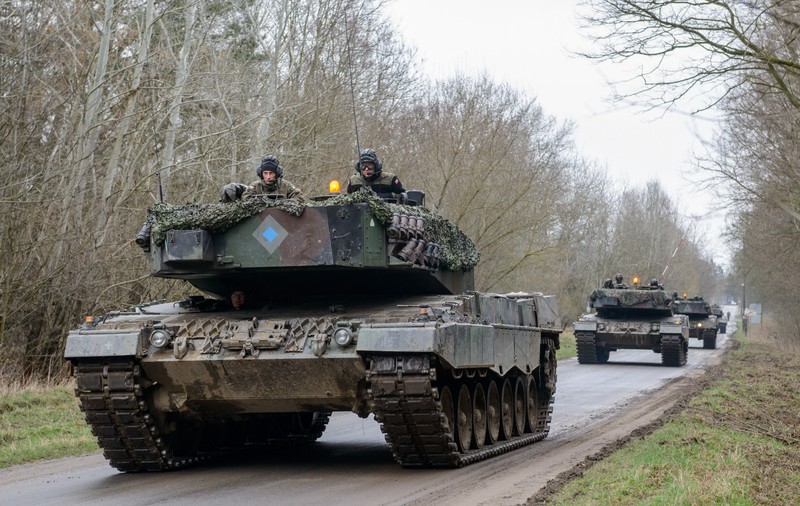 Oficial: Germania trimite tancuri Leopard în Ucraina și va permite și altor țări să facă același lucru