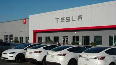 reprezentanta tesla showroom