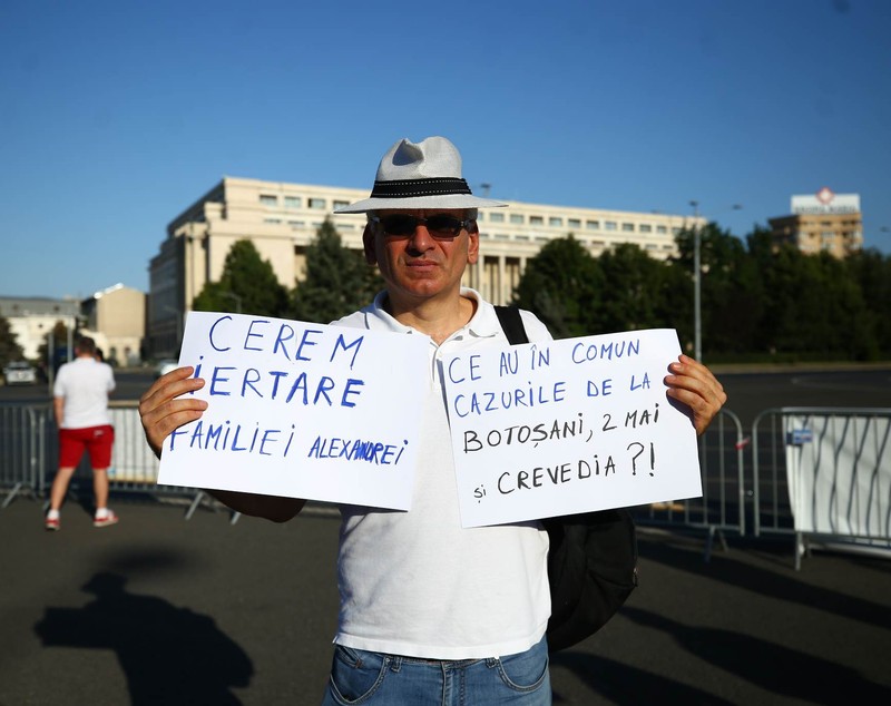 „Sistemul nu ne poate anestezia pe toți”. Protest în Piața Victoriei pentru Alexandra Ivanov, gravida care a murit la Spitalul Botoșani