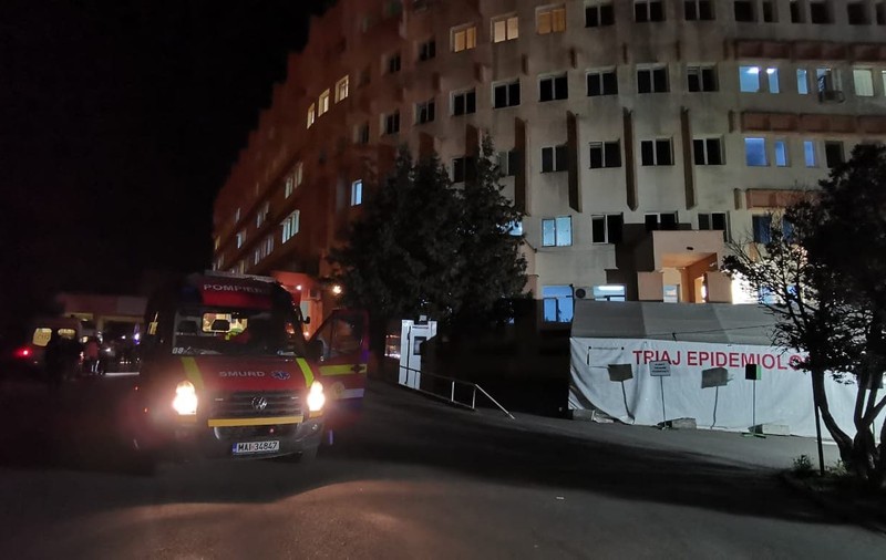 Percheziții la spitalul din Piatra Neamț. Ce caută polițiștii și procurorii care anchetează incendiul
