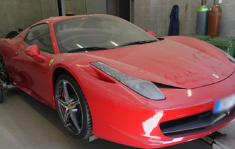 Șeful „mafiei nepoților” a fost arestat și a rămas fără Ferrari-ul de 230.000 de euro, în Polonia: „Folosea «metoda legendei»”