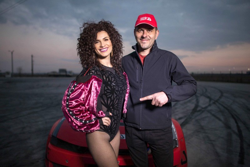 Ellie White, schimbare de look îndrăzneață pentru noul videoclip.