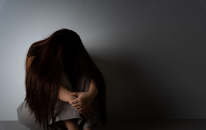 Un elev de 18 ani a sunat la 112 pentru a anunța că a violat o colegă. A fost arestat la cinci zile după autodenunț