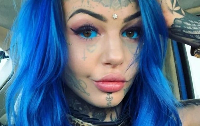 Experiența cumplită prin care a trecut o tânără care și-a făcut tatuaje pe globii oculari