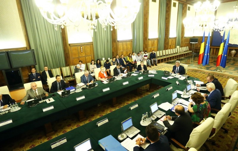 Premierul Tudose l-a certat pe un secretar de stat din Ministerul Sănătății: Nu dați din cap, s-ar putea să plecaţi acasă!
