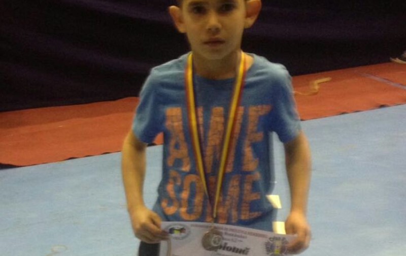Copilăria chinuită a unui multiplu campion național. La doar 9 ani, Ionuț face performanță, dar nu are baie acasă