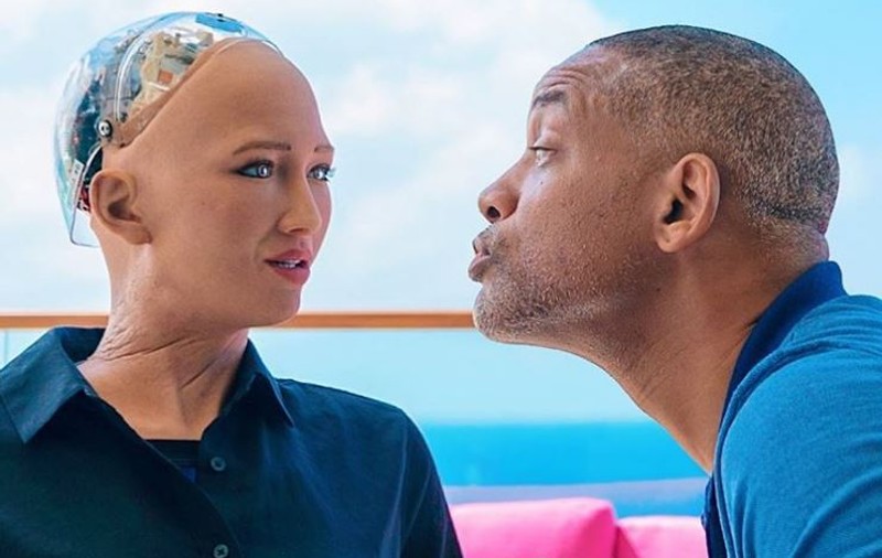VIDEO| Will Smith a ieșit la întâlnire cu robotul Sophia. Cum a decurs discuția dintre cei doi