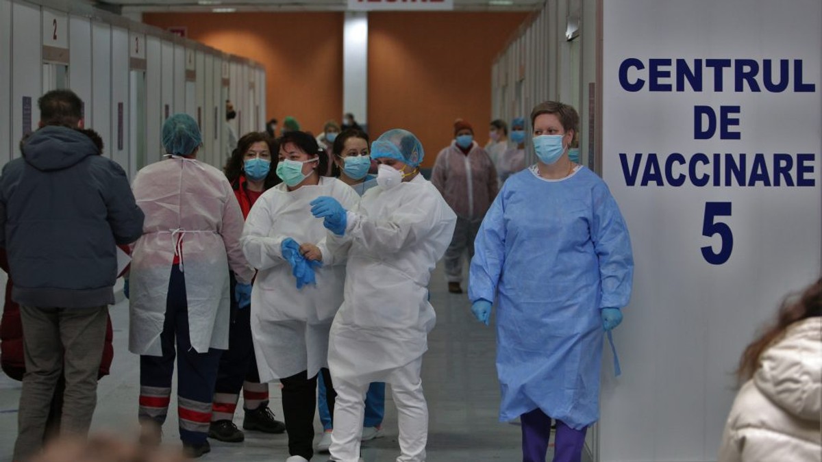 VIDEO La Timișoara se deschide primul centru de vaccinare non-stop din România. Imunizări și în toiul nopții