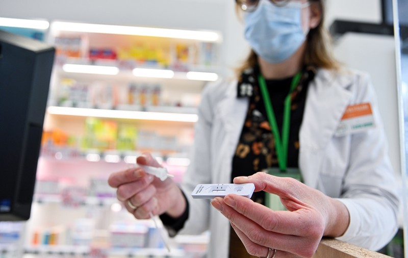 Ministerul Sănătăţii extinde reţeaua de farmacii în care se pot face gratuit teste antigen rapide, anunță Andrei Baciu