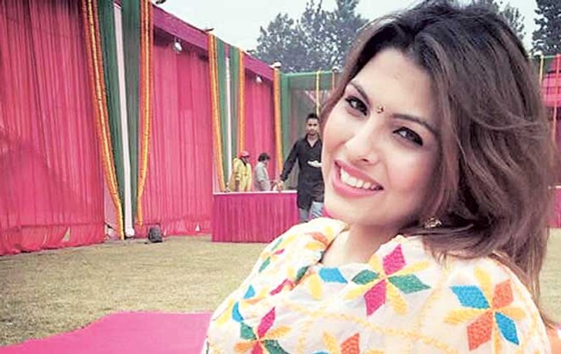 Un model din India s-a sinucis din cauza soţului violent. Ce a scris în biletul de adio