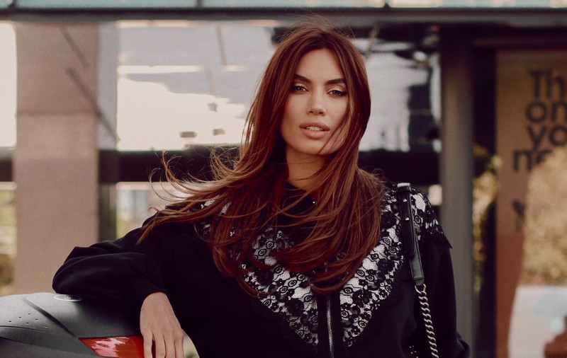 Alina Pușcău se căsătorește. Anunțul făcut de vedetă în direct la tv. „Nu este român, poate îl cunoașteți”