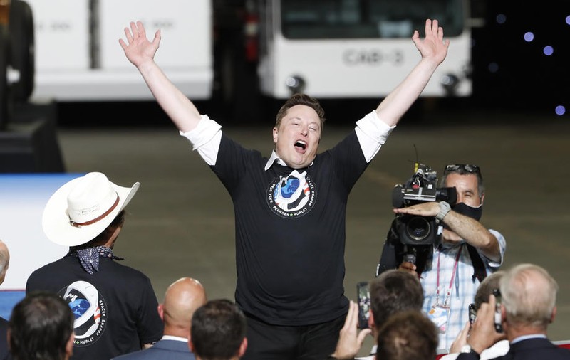 Elon Musk l-a întrecut pe Mark Zuckerberg la avere. Câți bani are acum șeful Tesla
