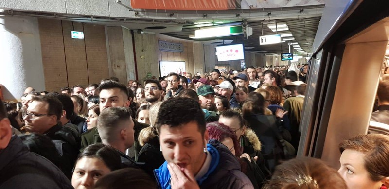 Stația Piața Victoriei