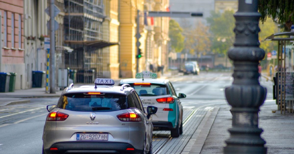 Două mașini de taxi în Zagreb