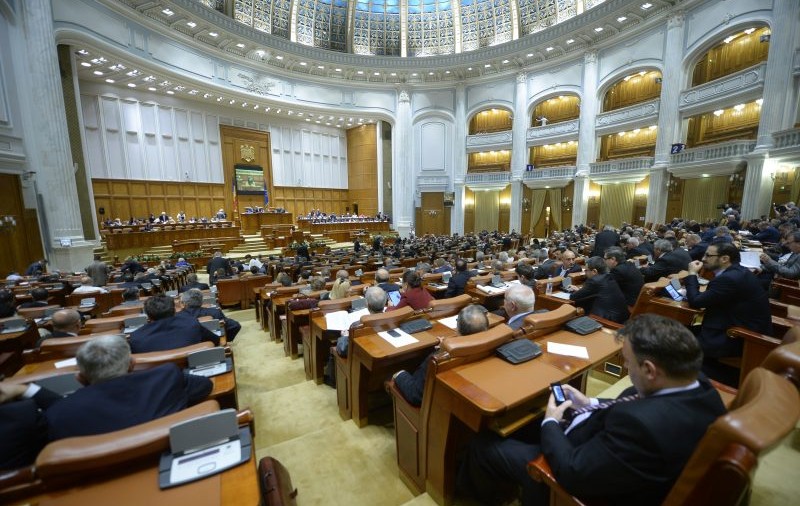 UPDATE Se împart funcțiile în Parlament; Scandal în PNL, după ce vechii liberali și-au negociat posturile cu PSD