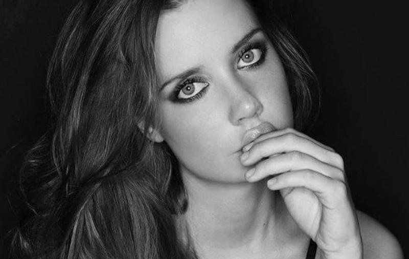 Dezvălurile unei escorte de lux: petrece cu actori de la Hollywood și fotbaliști celebri și câștigă peste 10.000 de euro pe noapte