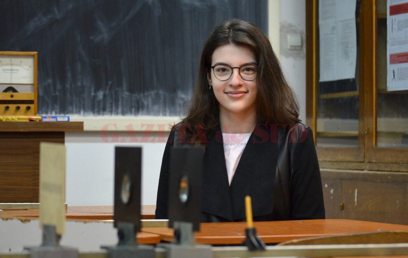 Elevă din Craiova, calificată la Cupa Mondială a Fizicii. Erminia este primul elev de clasa a IX-a care participă la o astfel de competiție
