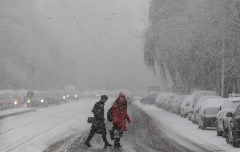 Fenomen ciudat în București: a nins doar în anumite zone. Un meteorolog explică „ninsoarea atipică”, pe care ANM nu a prevăzut-o
