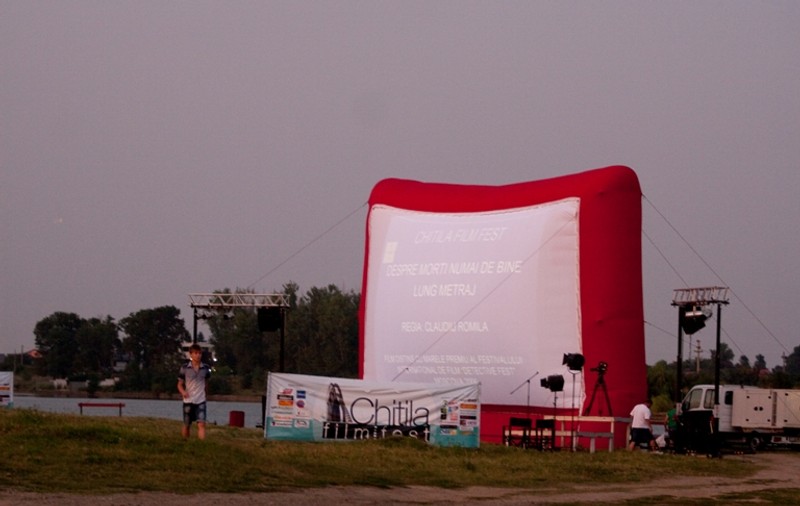 100 de filme s-au înscris în competiţie pentru Trofeul Chitila Film Fest! În ziua decernării premiilor, Connect-R, Sylvia&Dj Rynno şi Mihai Mărgineanu vor încinge atmosfera!